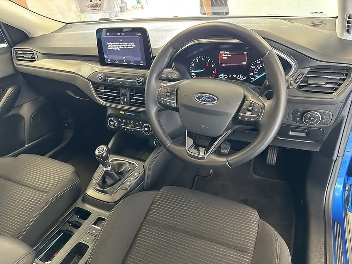 2019-ford-focus-10t-titanium-hatchback-big-13