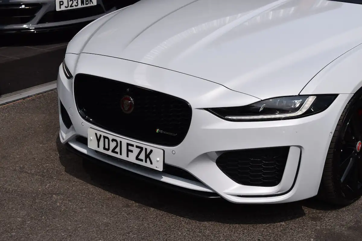 2021-jaguar-xe-20-d200-r-dynamic-black-big-18