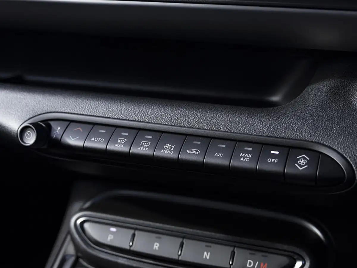 2025-jeep-avenger-12-gse-summit-e-hybrid-48v-auto-big-16