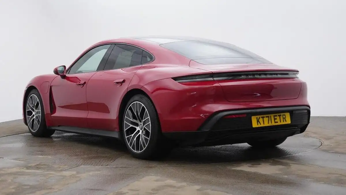 2021-porsche-taycan-e-base-476ps-performance-battery-plus-big-2