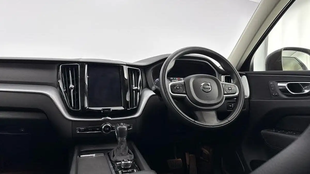 2020-volvo-xc60-20td-d4-momentum-pro-big-15