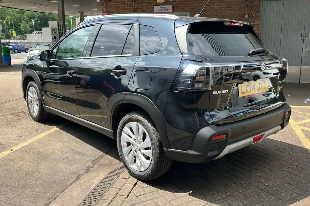 2024-suzuki-s-cross-15-motion-big-51