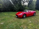 2010-ferrari-california-43-small-24