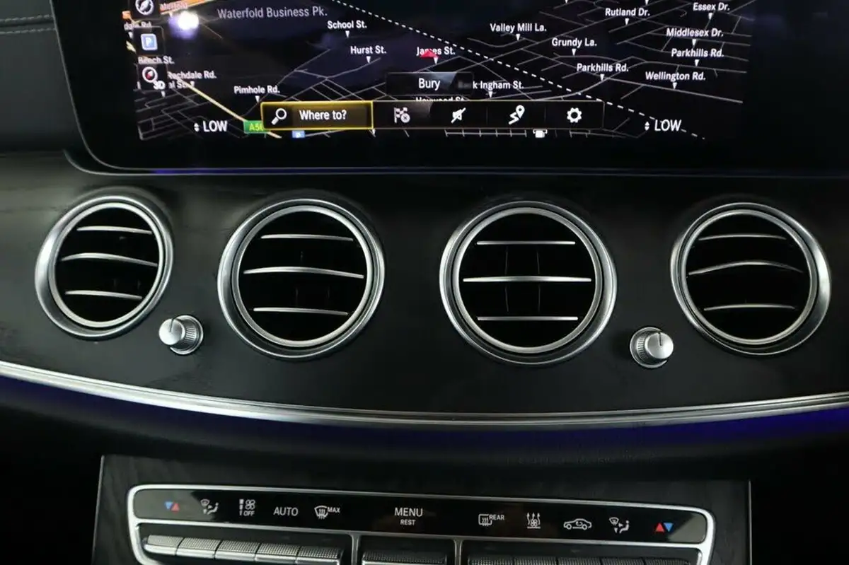 2020-mercedes-benz-e-class-20d-e300de-amg-line-eq-power-saloon-4d-big-17