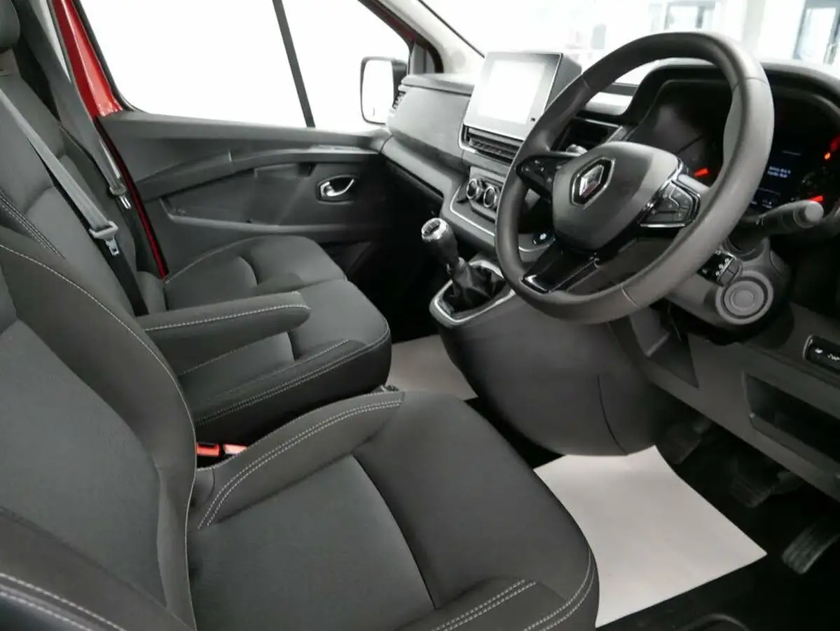 2022-renault-trafic-20dci-ll30-150-sport-panel-big-22