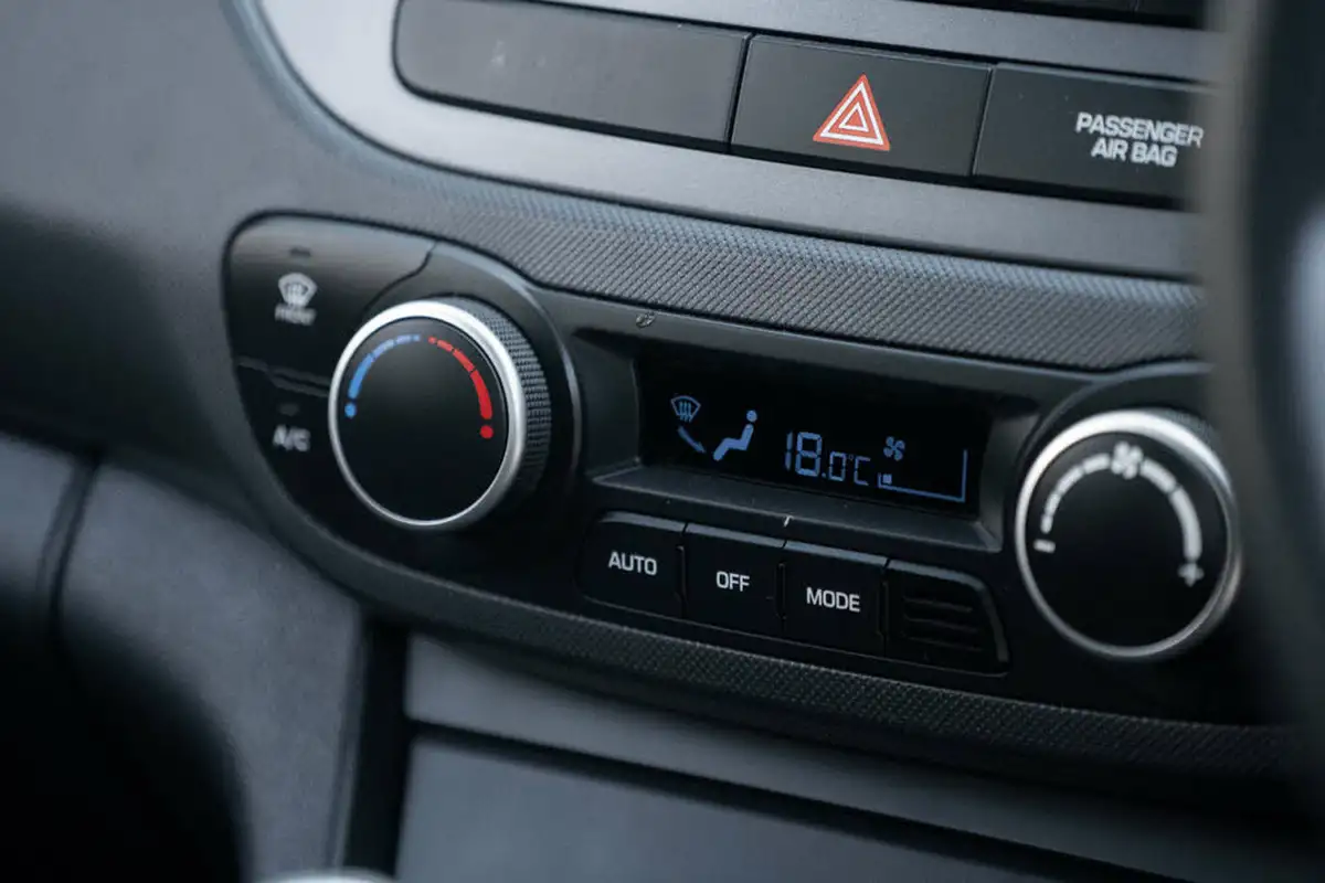 2017-hyundai-i10-12-premium-big-26