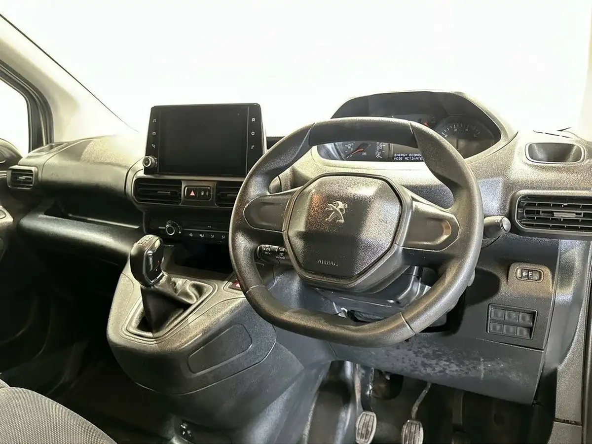 2021-peugeot-partner-15-bluehdi-1000-professional-100ps-eu6dt-panel-big-4