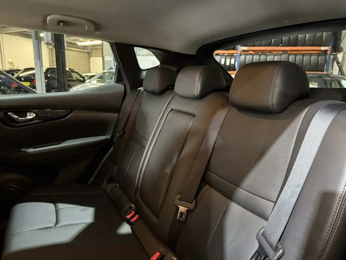 2015-nissan-qashqai-16dci-tekna-4x4-glass-roof-big-13