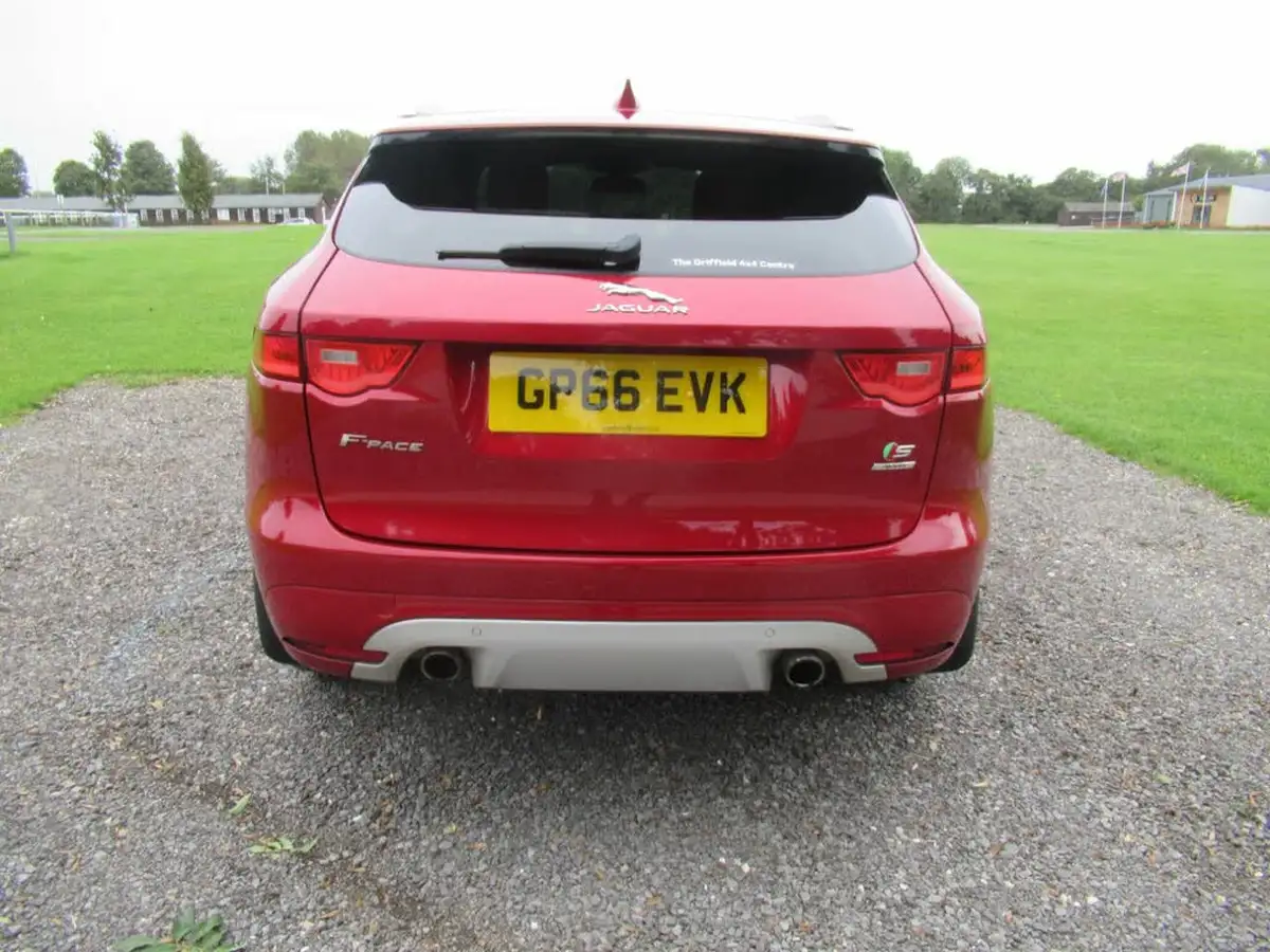 2016-jaguar-f-pace-30-v6-sc-s-30-big-4