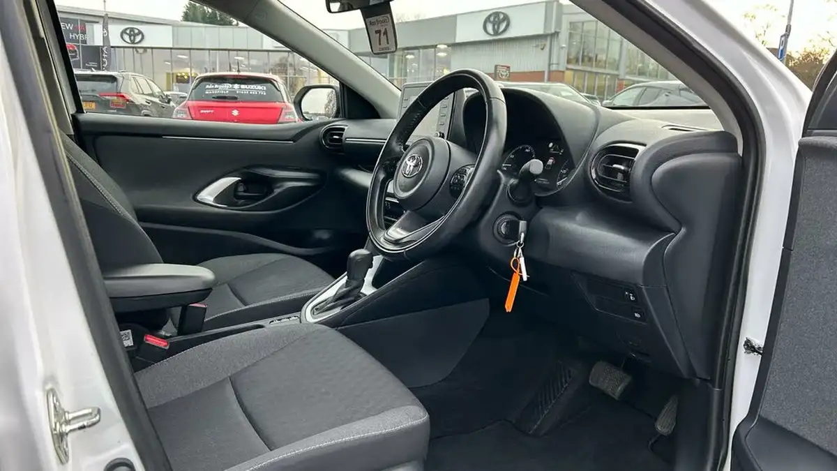 2022-toyota-yaris-15-vvt-i-icon-big-10