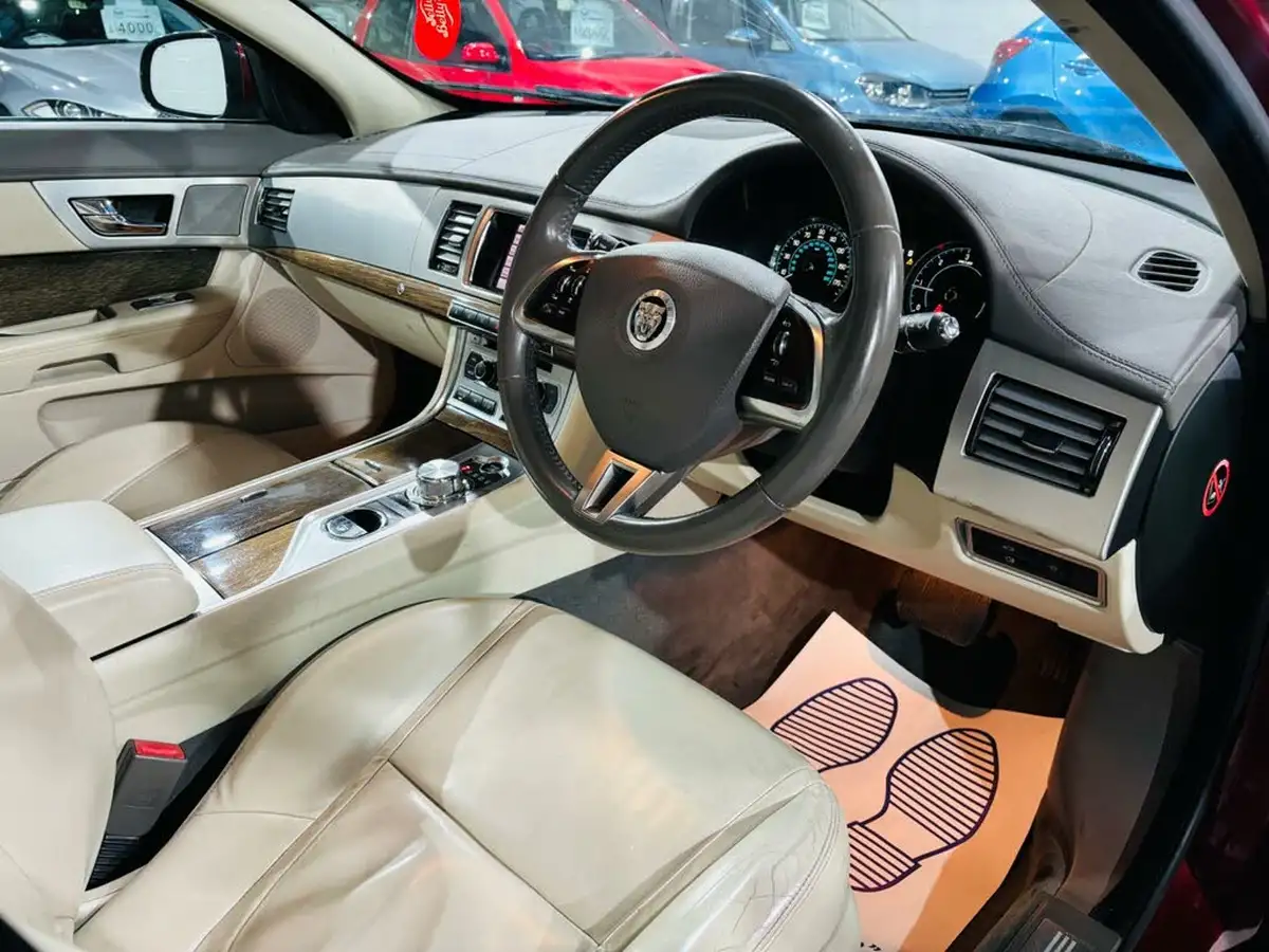 2012-jaguar-xf-22td-premium-luxury-190ps-saloon-4d-auto-big-8