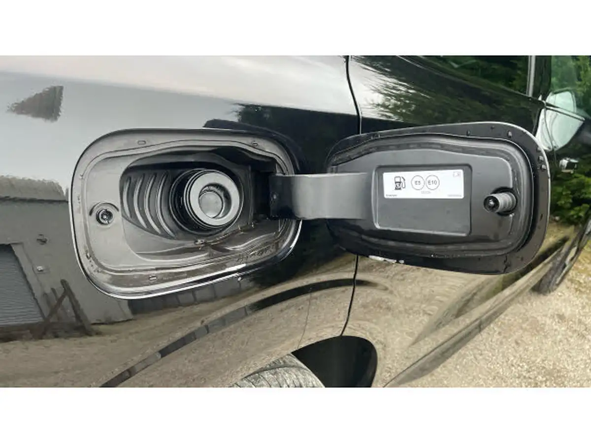 2024-volvo-xc60-20-t8-ultra-dark-big-33