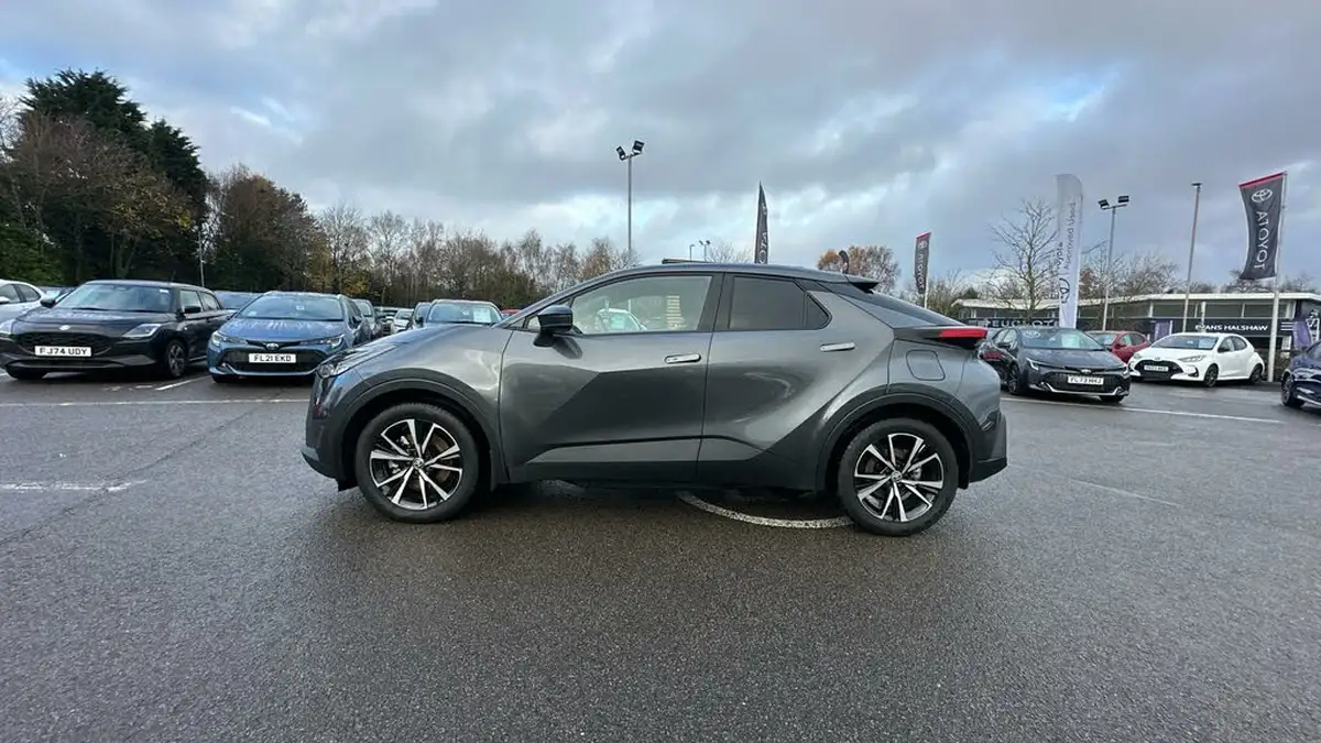 2024-toyota-c-hr-20-vvt-i-design-220bhp-plug-in-big-16