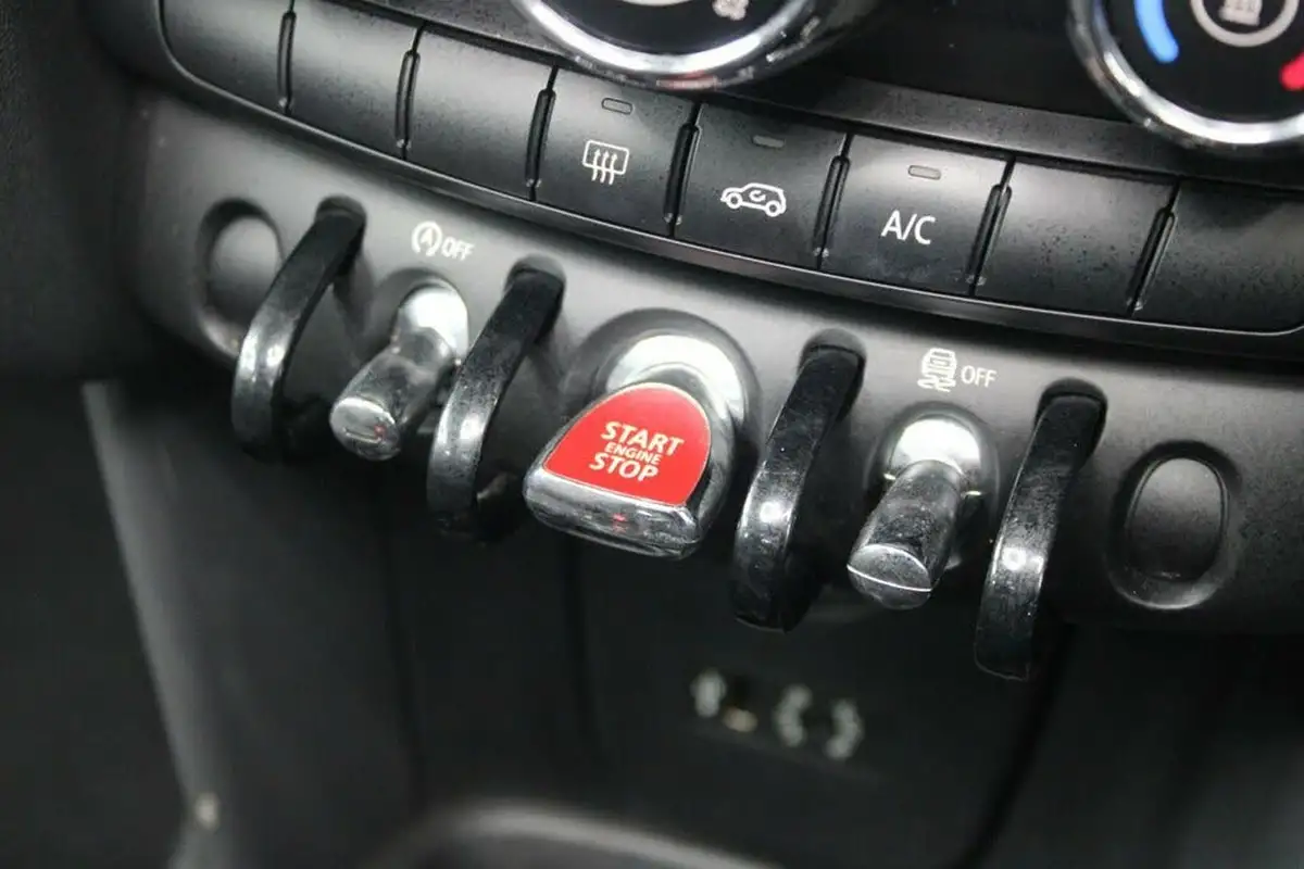 2017-mini-cooper-15td-one-d-ss-5d-big-34