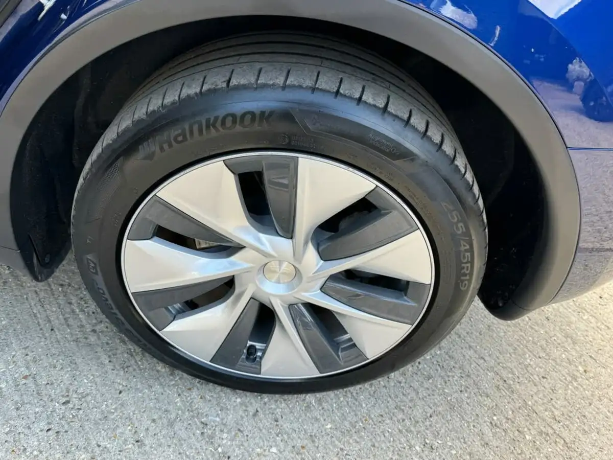 2023-tesla-model-y-e-long-range-big-22