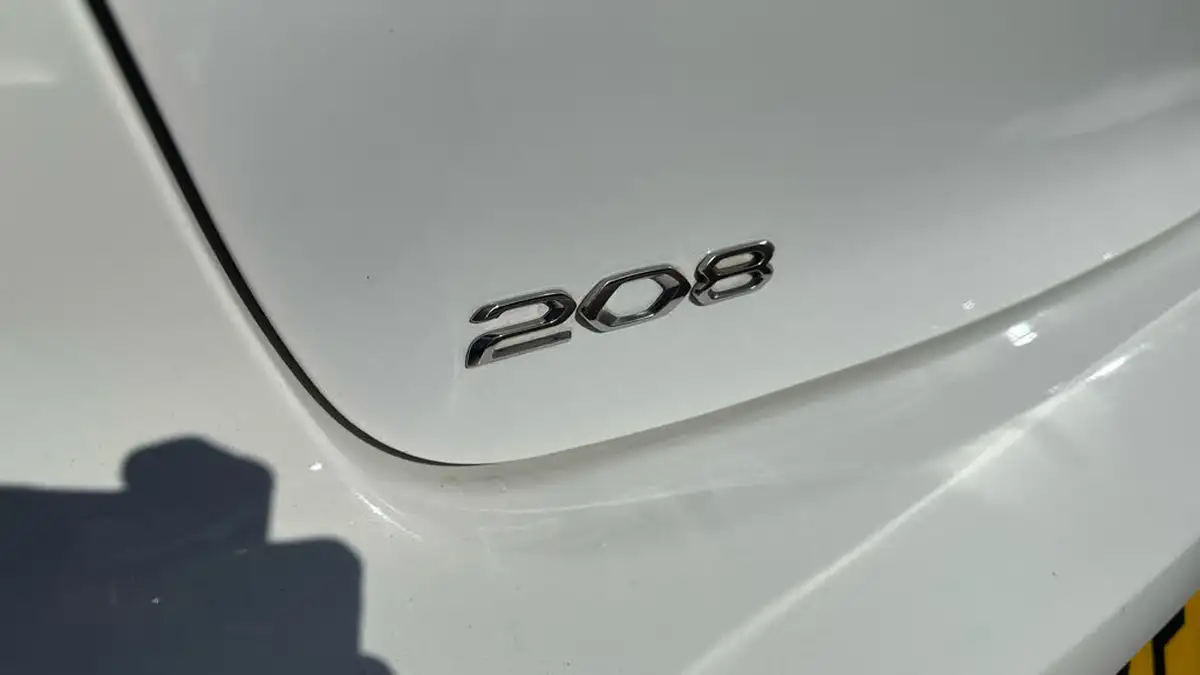 2020-peugeot-208-12-puretech-allure-100bhp-eat8-big-43