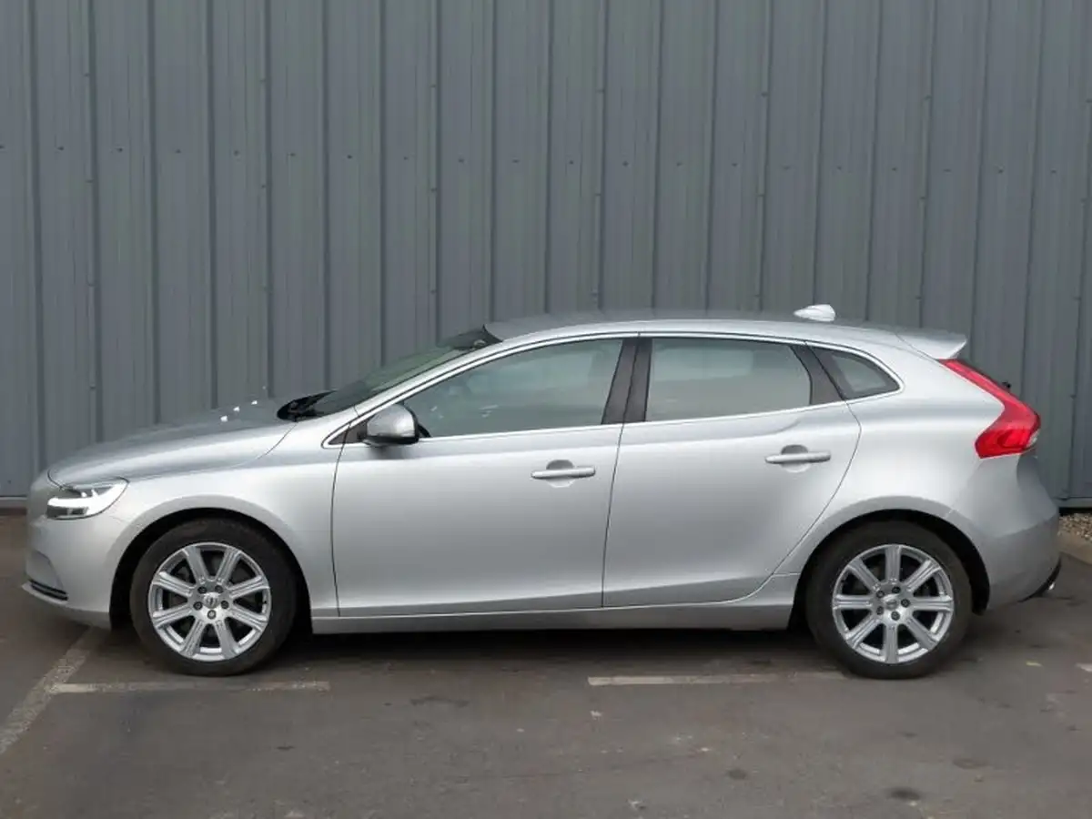 2018-volvo-v40-15-t3-inscription-big-3