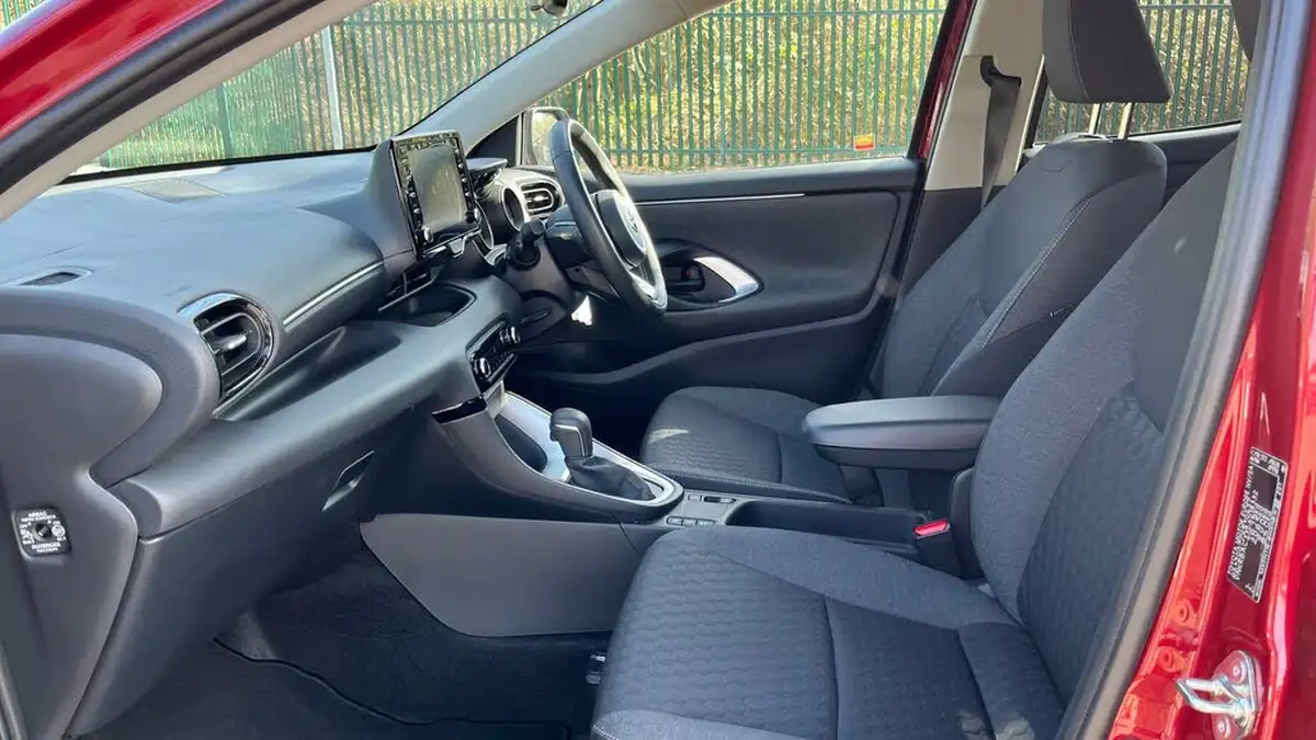 2020-toyota-yaris-15-vvt-i-design-big-9