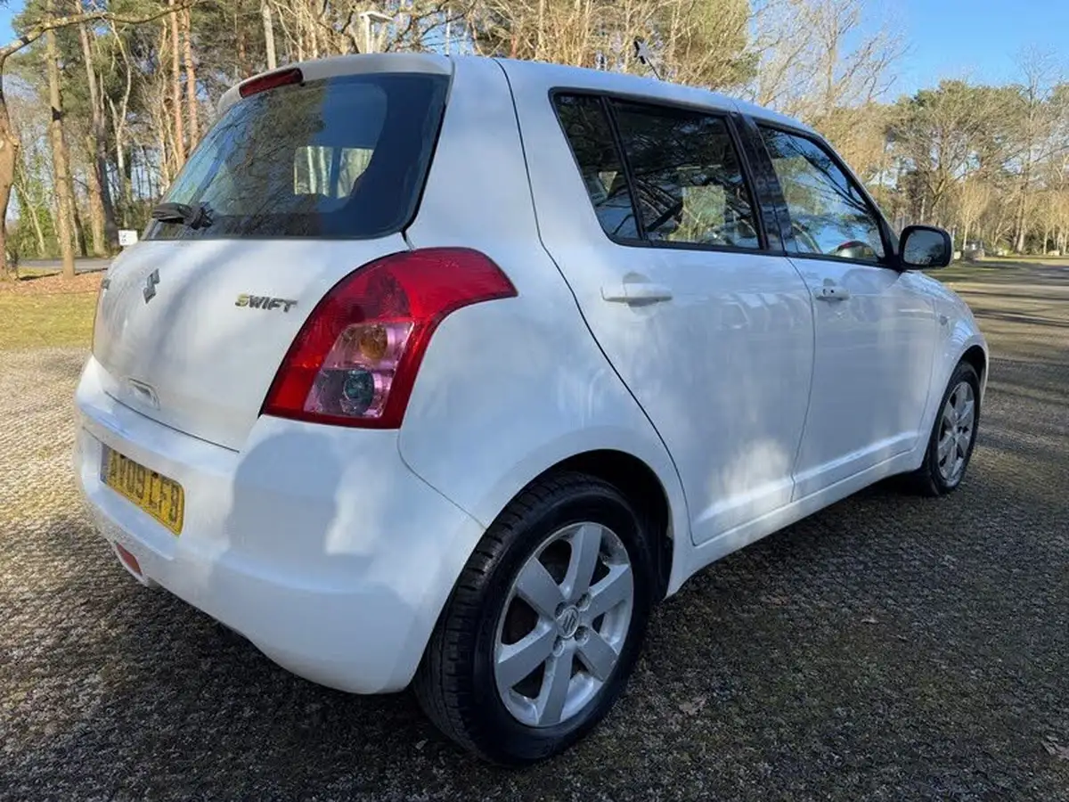 2009-suzuki-swift-15-glx-5d-big-7