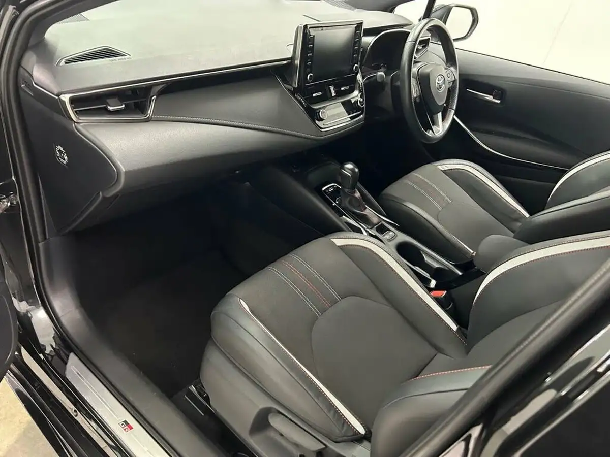 2021-toyota-corolla-18-vvt-i-gr-sport-trk-hatchback-big-16