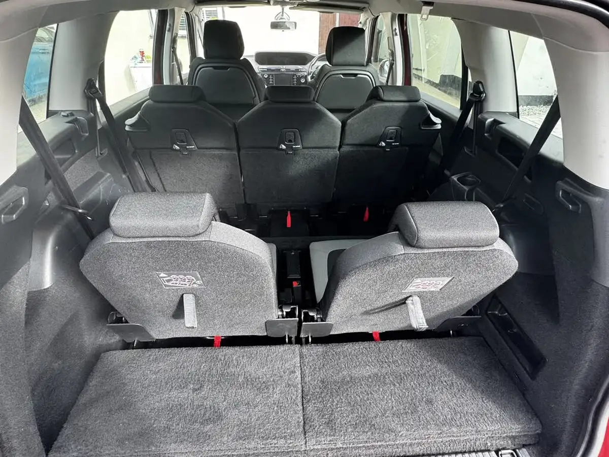 2016-citroen-grand-c4-picasso-16bluehdi-exclusive-big-24