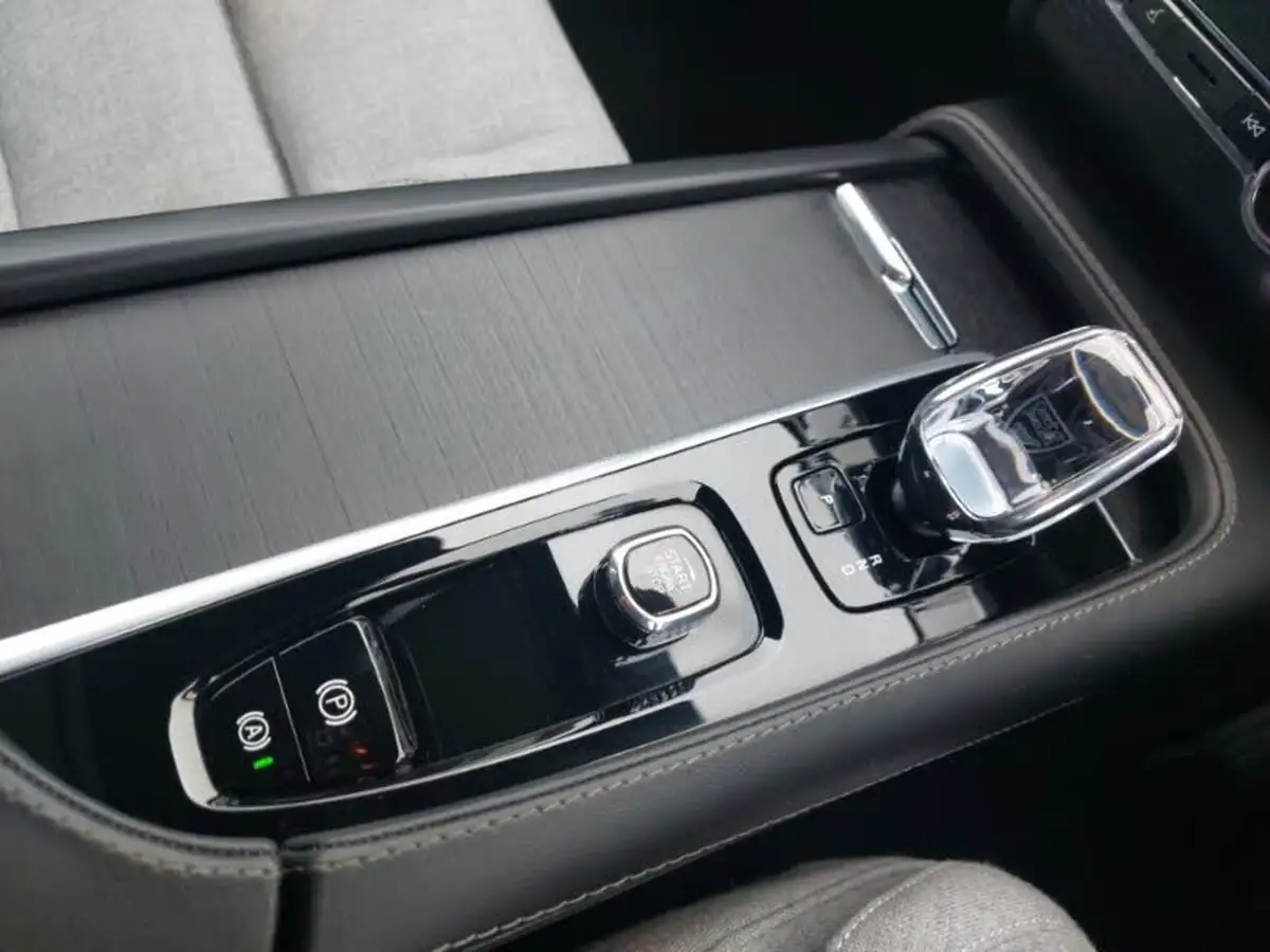 2023-volvo-xc90-20-t8-ultimate-dark-big-17