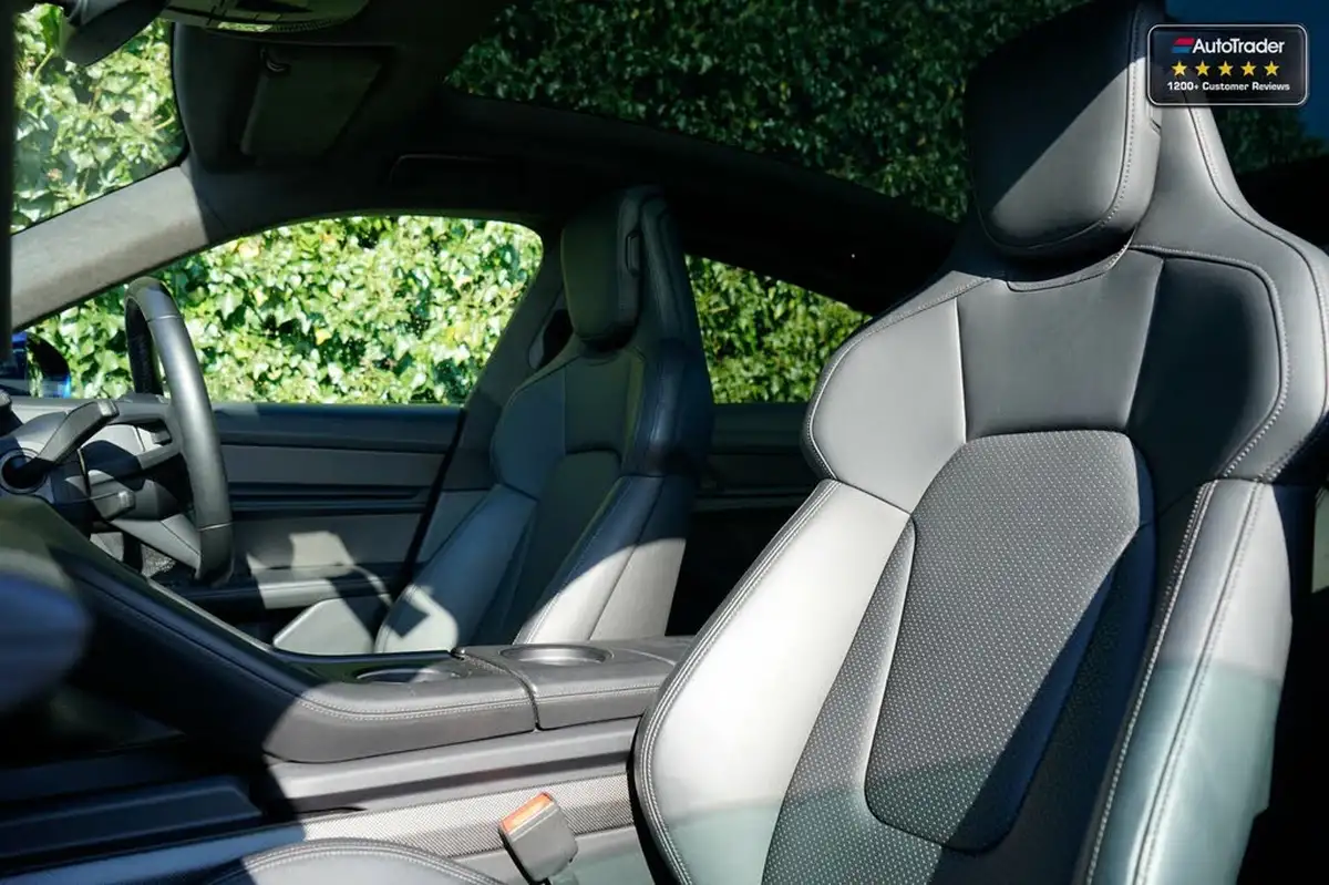 2020-porsche-taycan-e-turbo-big-7