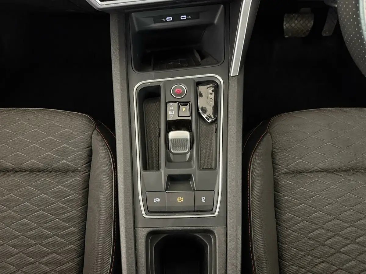 2021-seat-leon-14-e-hybrid-fr-estate-big-22