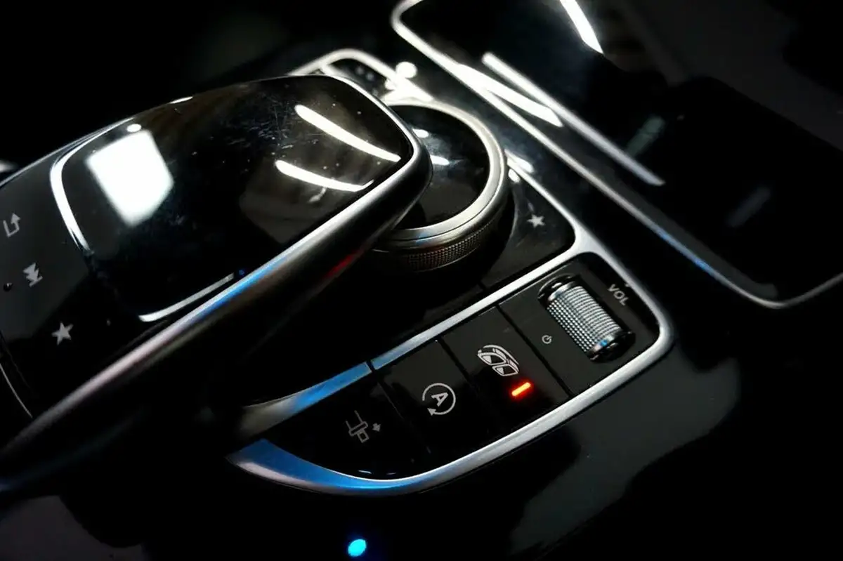 2018-mercedes-benz-c-class-40-c63-amg-premiumss-coupe-2d-speedshift-mct-big-27