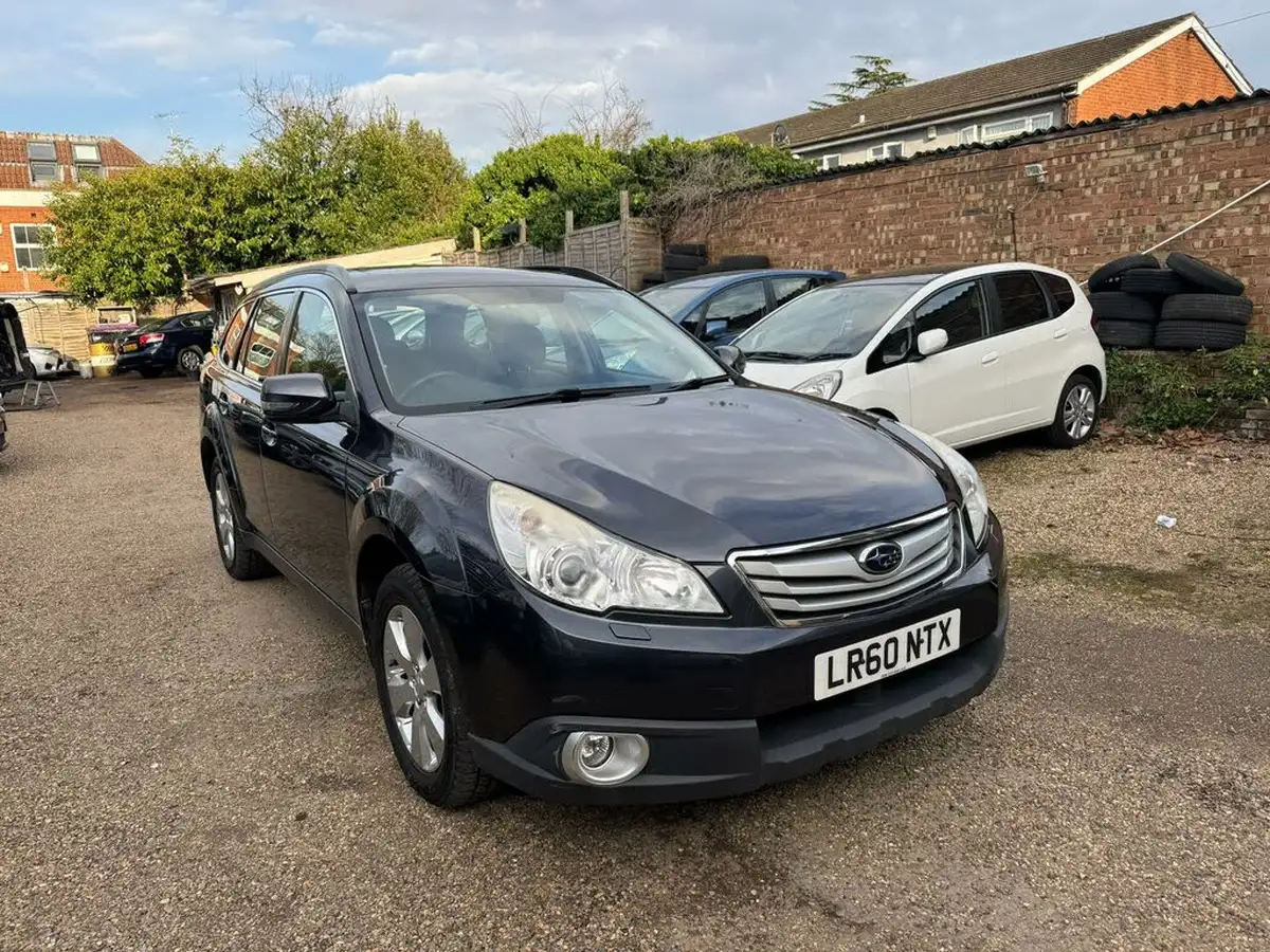 2010-subaru-outback-36-r-big-1