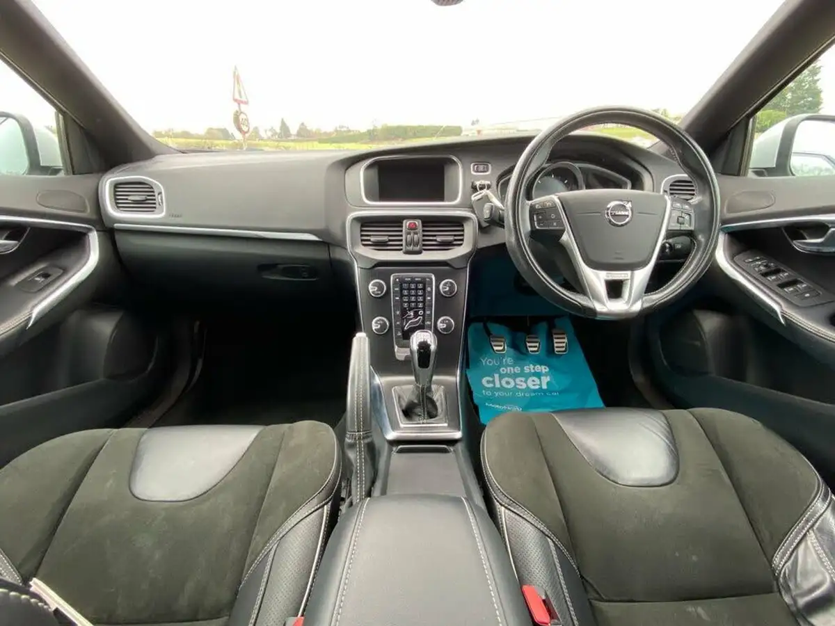 2017-volvo-v40-20td-d2-r-design-nav-plus-big-52