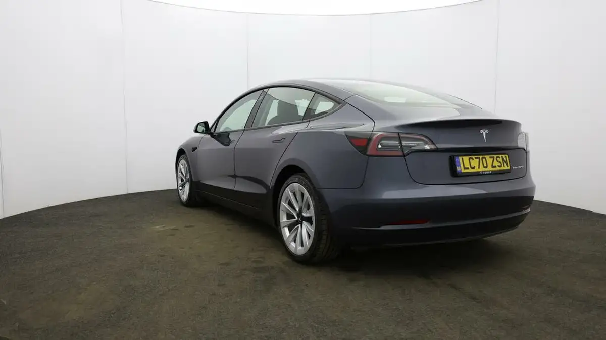 2020-tesla-model-3-e-long-range-big-52