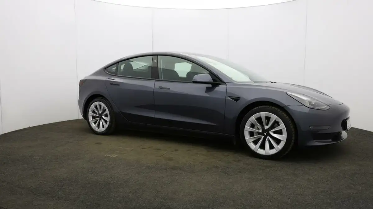 2020-tesla-model-3-e-long-range-big-48