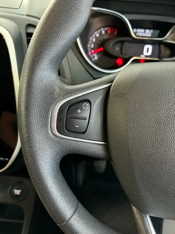 2018-renault-captur-09-tce-play-big-41