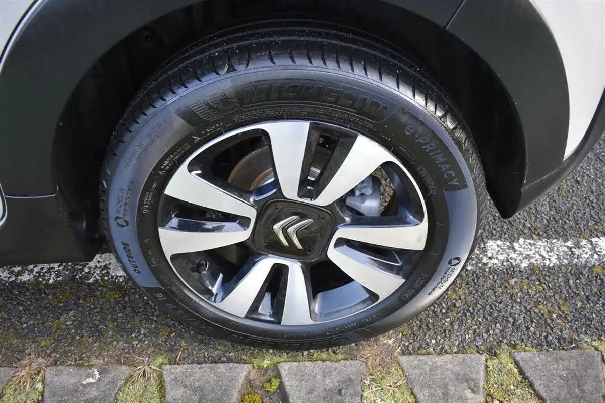 2024-citroen-c3-12-puretech-plus-110ps-eat6-big-18
