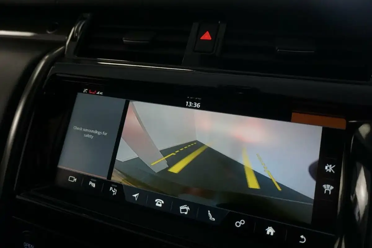 2020-land-rover-discovery-30-sd6-hse-big-38