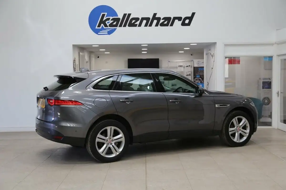 2016-jaguar-f-pace-20-i4d-portfolio-awd-auto-big-59