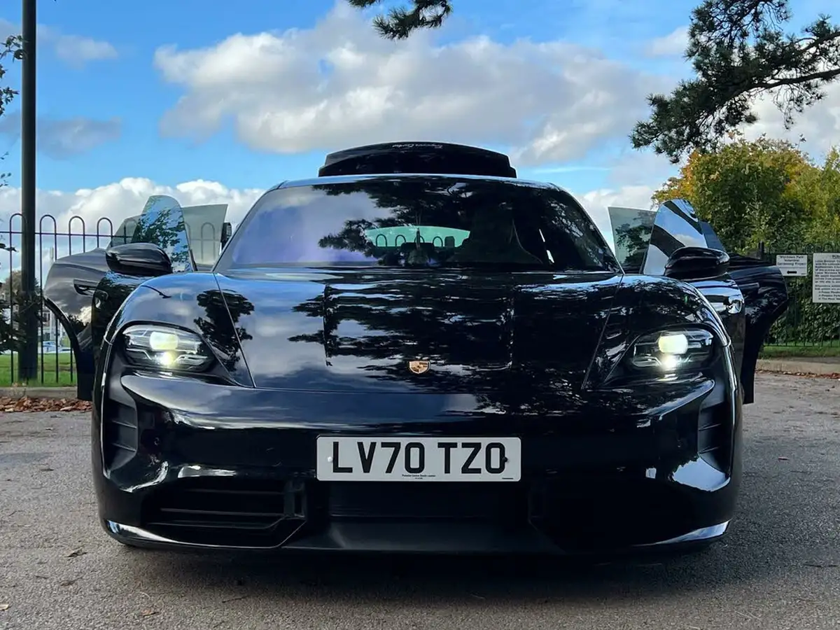 2020-porsche-taycan-e-turbo-big-10