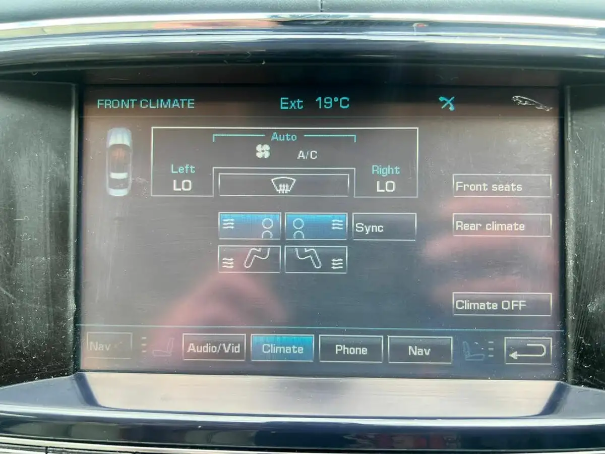 2011-jaguar-xj-series-30td-xj-portfolio-swb-big-26