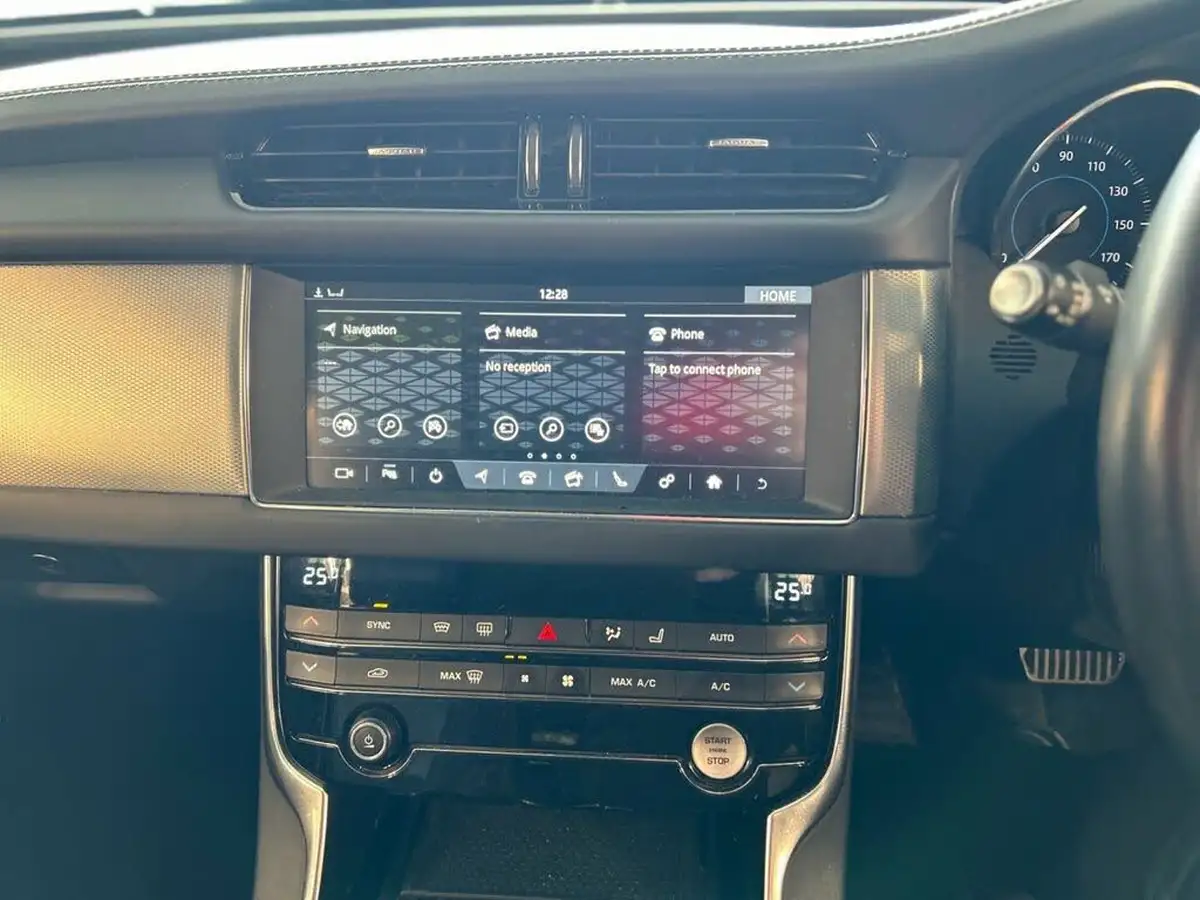 2018-jaguar-xf-20i-portfolio-249ps-sportbrake-5d-1997cc-big-39