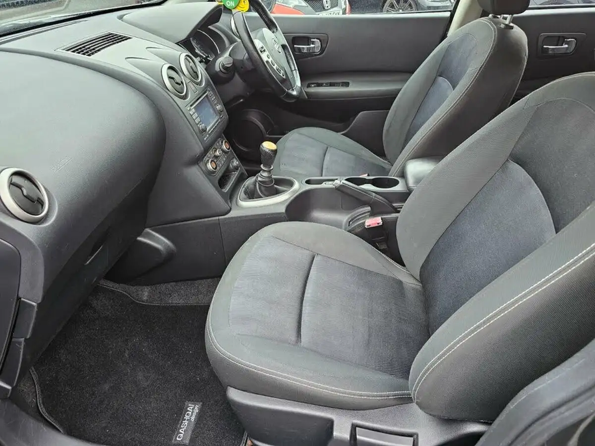 2011-nissan-qashqai-20-acenta-big-21