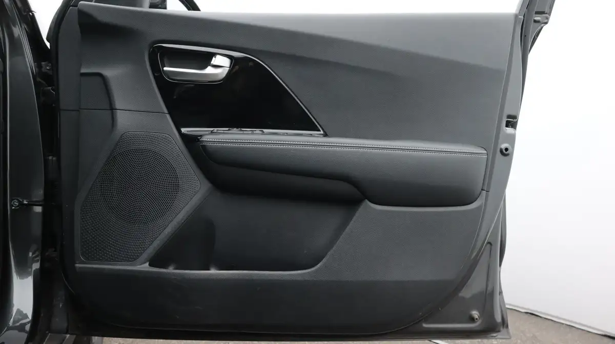 2021-kia-e-niro-ev-3-big-15