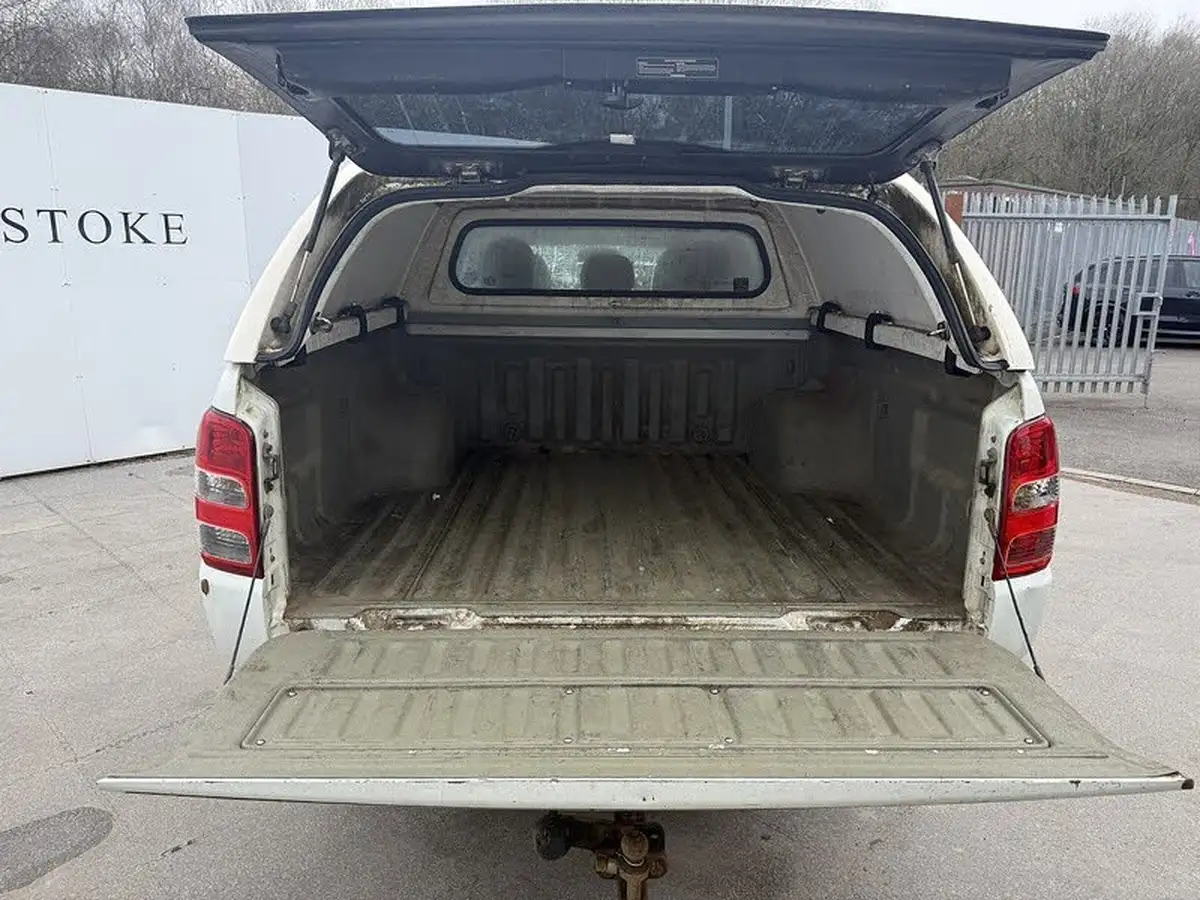 2019-mitsubishi-l200-24di-d-4life-eu6b-double-pickup-big-8