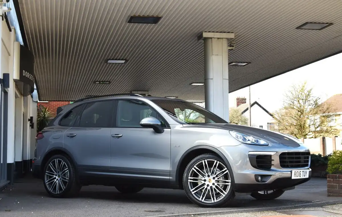 2016-porsche-cayenne-42td-s-big-24