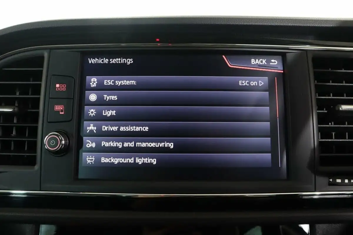 2019-seat-leon-20-tsi-fr-sport-hatchback-big-40