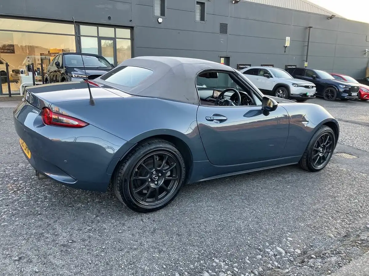2021-mazda-mx-5-15-r-sport-big-45