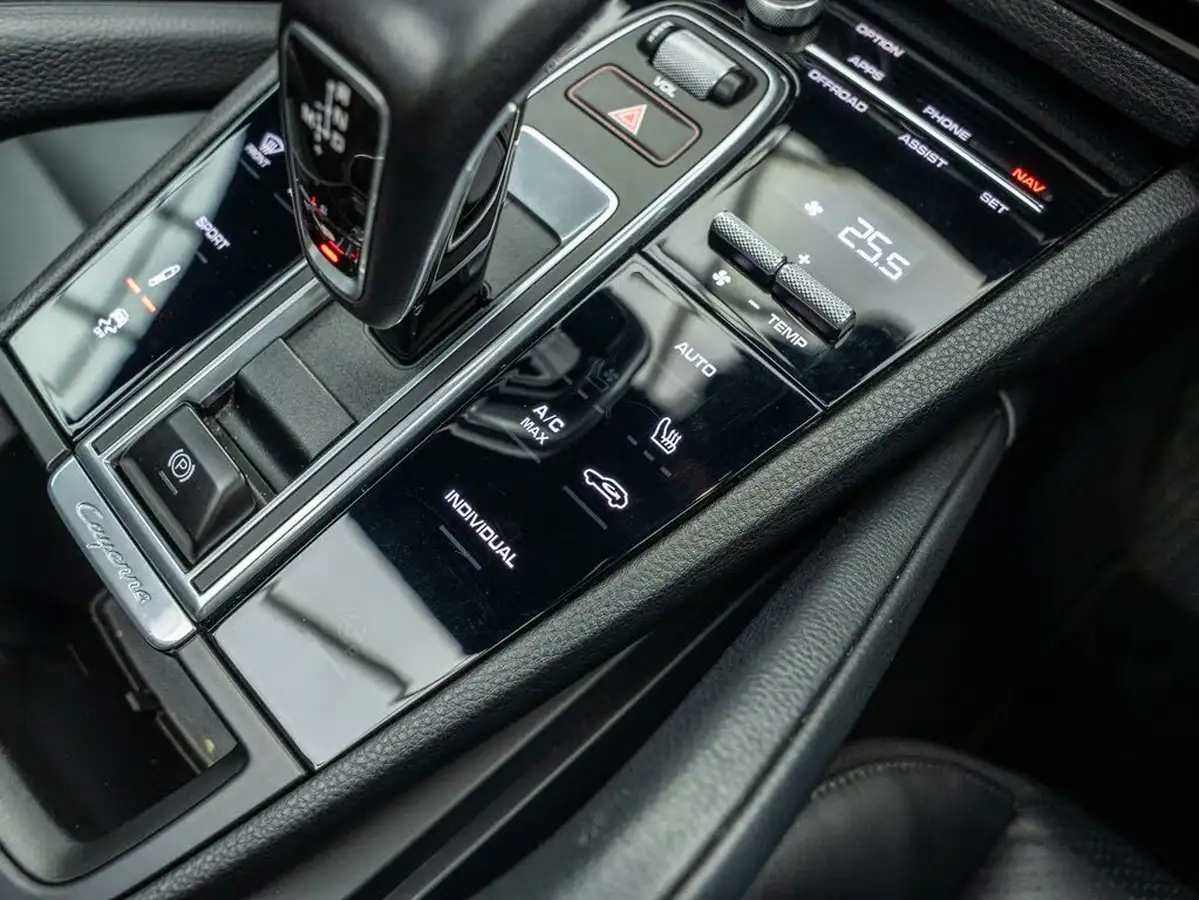 2020-porsche-cayenne-30-v6-s-big-31