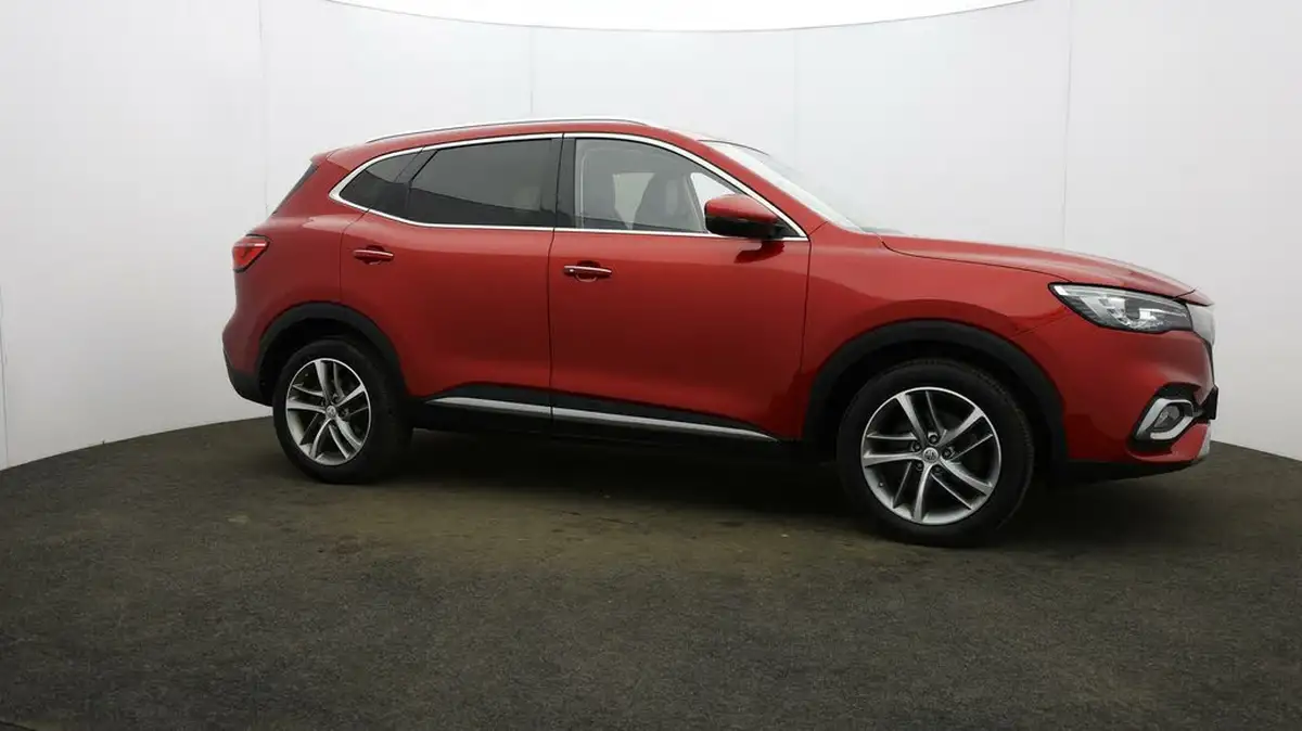 2022-mg-hs-15t-gdi-exclusive-162ps-big-48