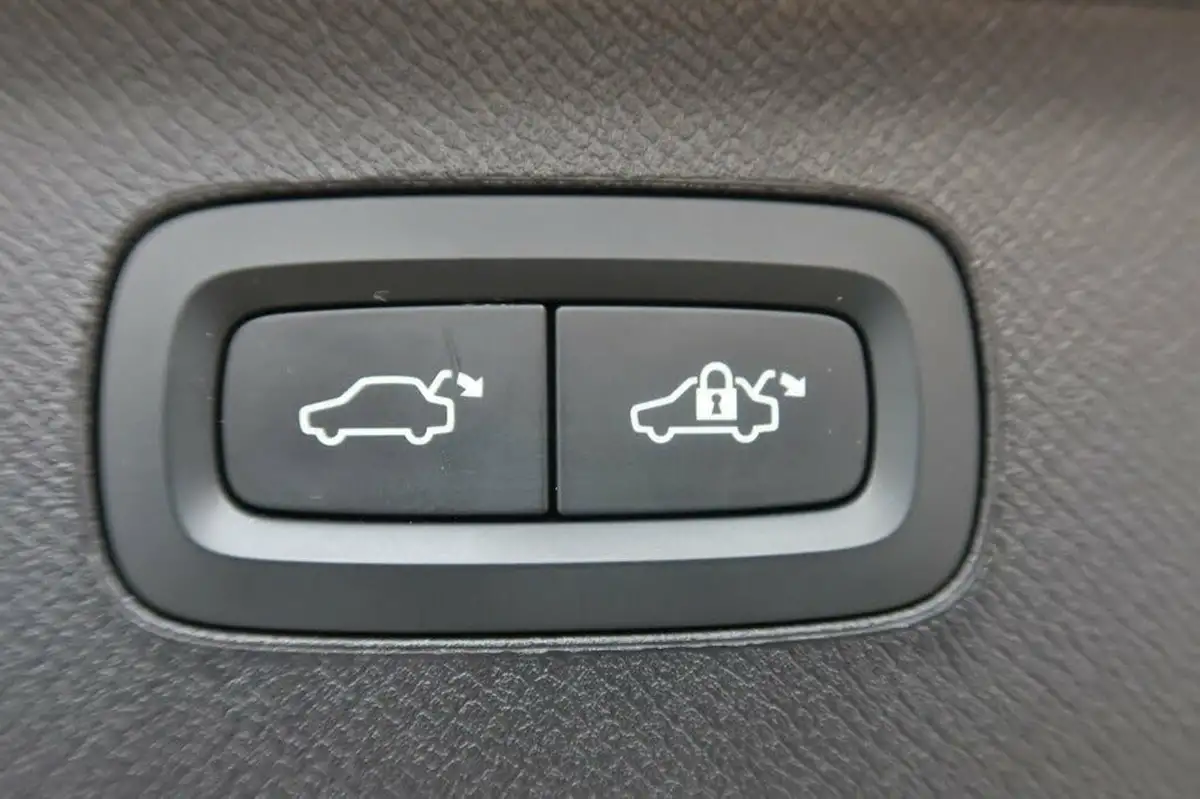 2021-volvo-xc90-20td-b5-momentum-big-10