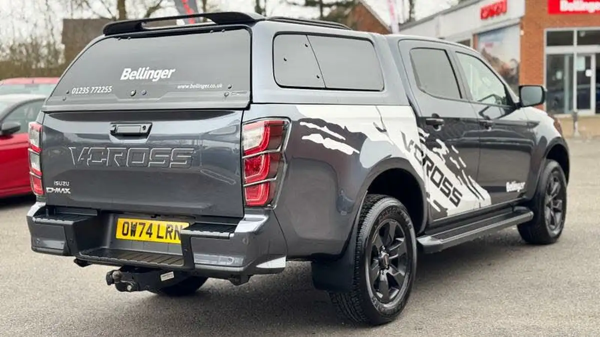 2024-isuzu-d-max-19td-v-cross-auto-big-8